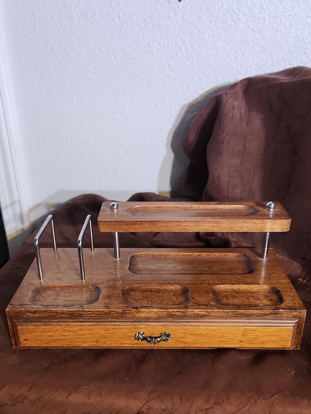 Beautiful vintage/Mid-Century Modern wooden gentleman's dresser valet